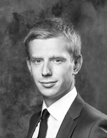 Финансовый советник картинки. Блондин офисный работник. Инвестиционный советник. Инвестиции консультант. Финансовый консультант картинки.